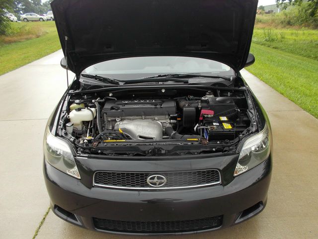 Scion tC 2006 photo 2