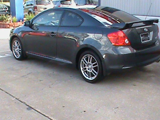 Scion tC 2006 photo 2