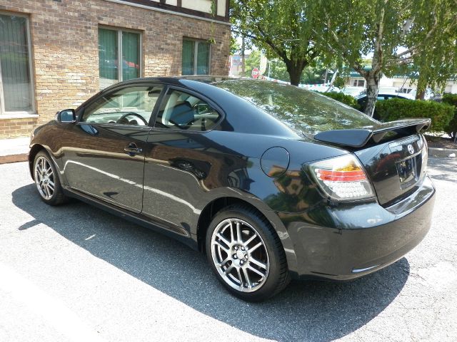 Scion tC 2006 photo 1