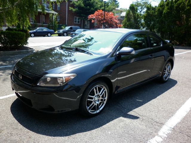 Scion tC 2006 photo 2