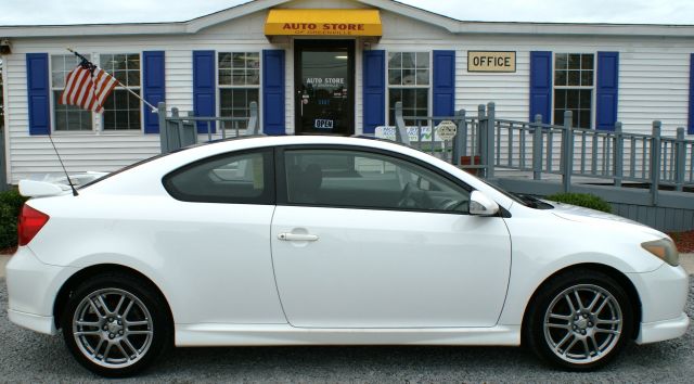 Scion tC 2007 photo 1