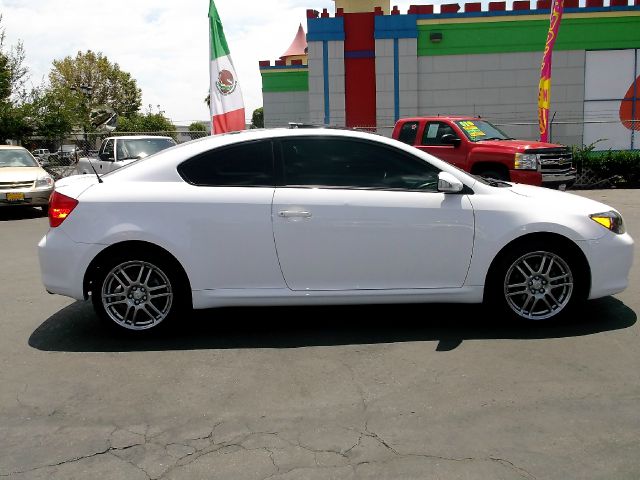 Scion tC 2007 photo 1