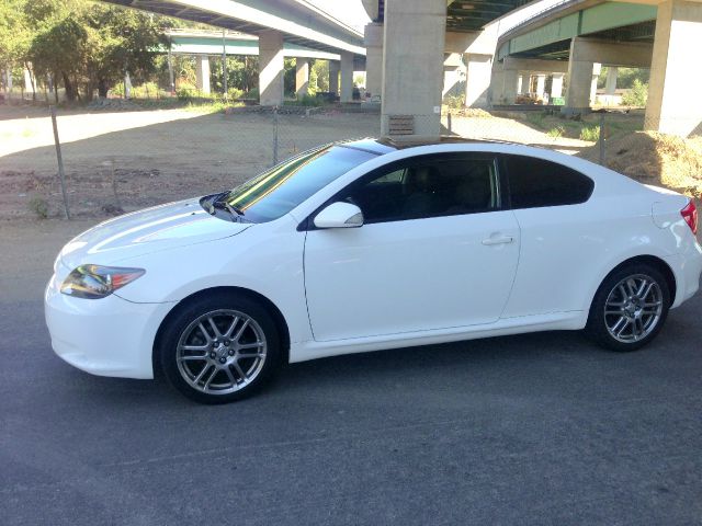 Scion tC 2007 photo 2