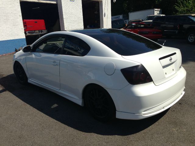 Scion tC 2008 photo 2