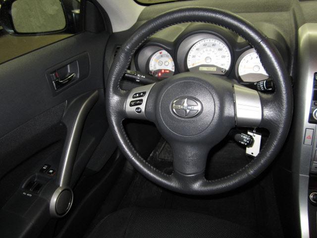 Scion tC 2009 photo 2