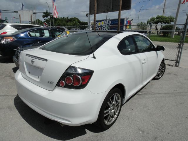 Scion tC 2010 photo 2