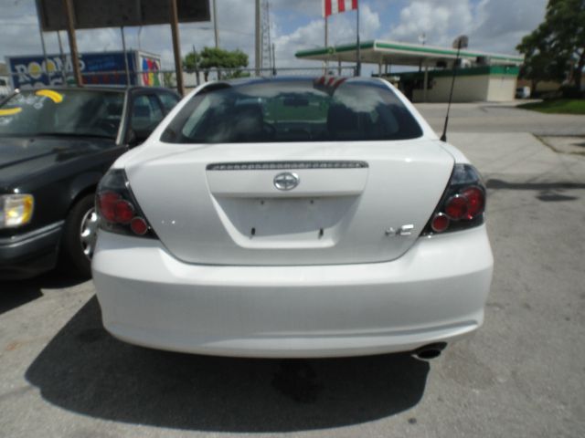 Scion tC 2010 photo 3