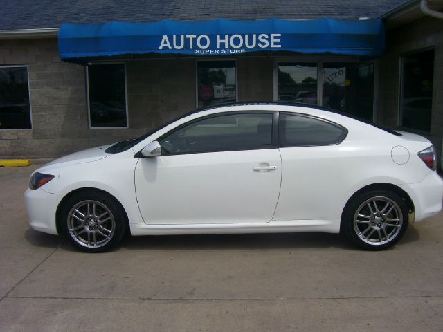 Scion tC 2010 photo 2