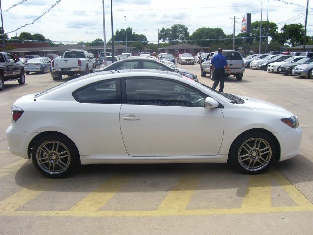 Scion tC 2010 photo 3