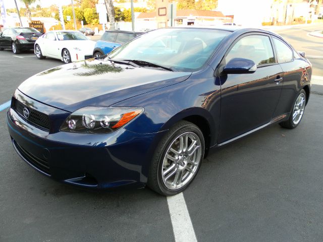 Scion tC 2010 photo 2