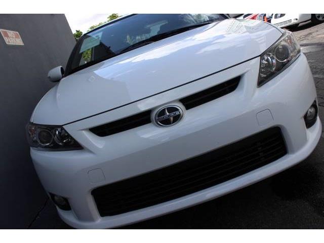 Scion tC 2011 photo 3