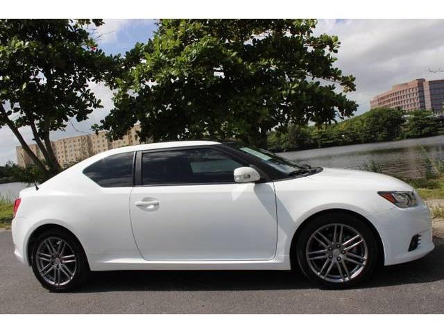 Scion tC 2011 photo 4