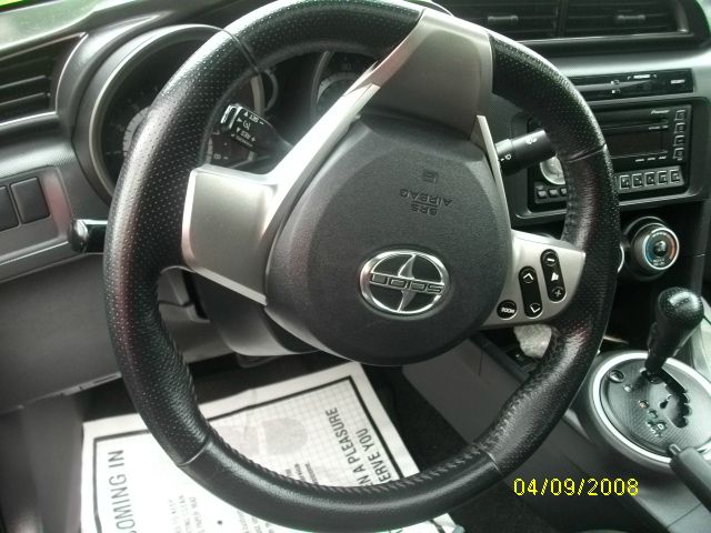 Scion tC 2011 photo 3