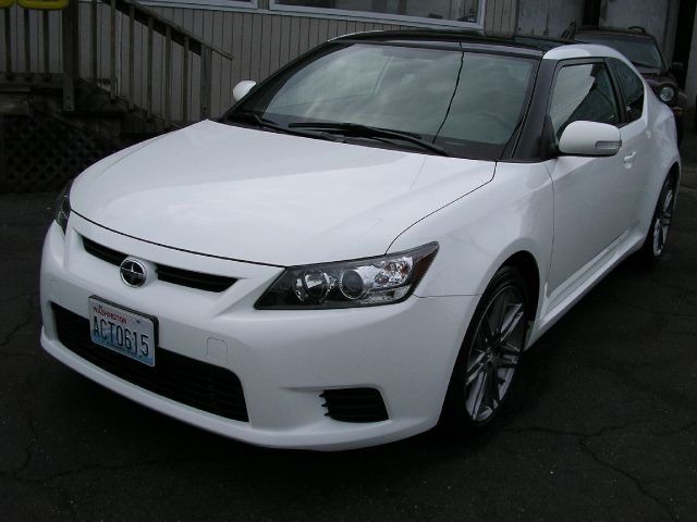 Scion tC 2011 photo 2