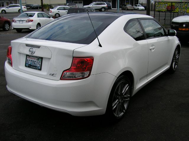 Scion tC 2011 photo 4