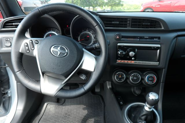 Scion tC 2011 photo 8