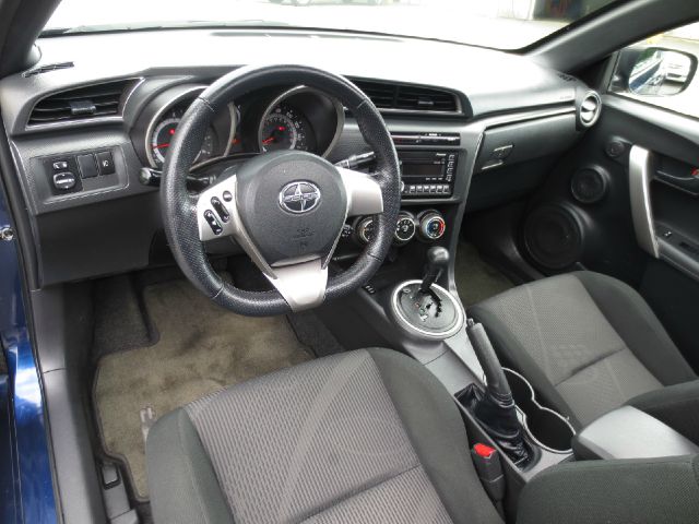 Scion tC 2011 photo 2