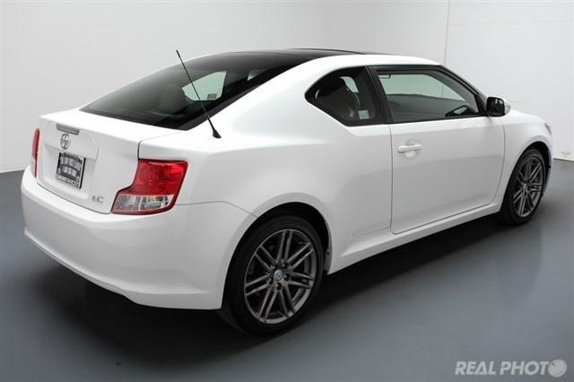 Scion tC 2011 photo 2