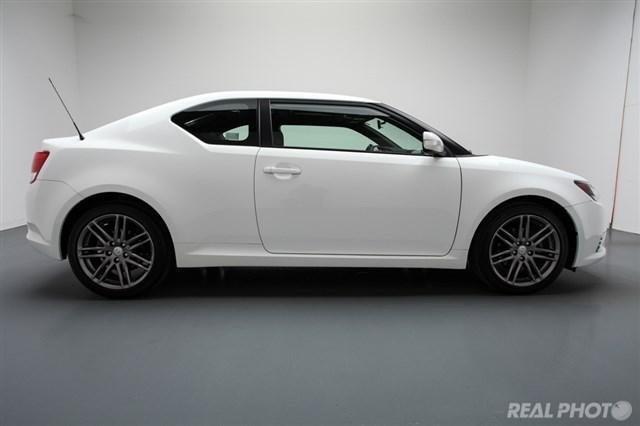 Scion tC 2011 photo 5