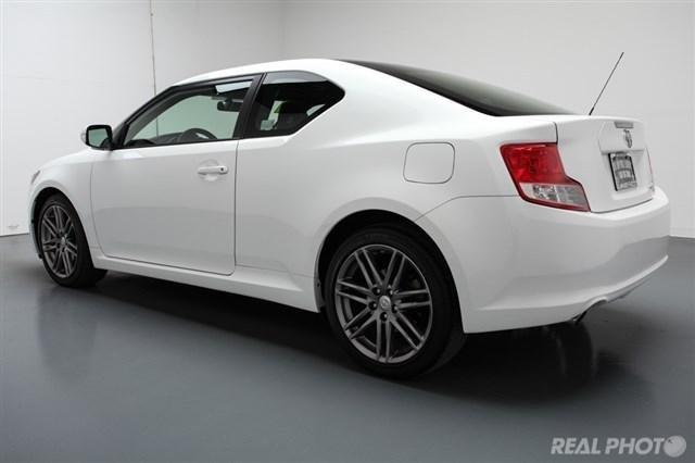 Scion tC 2011 photo 7