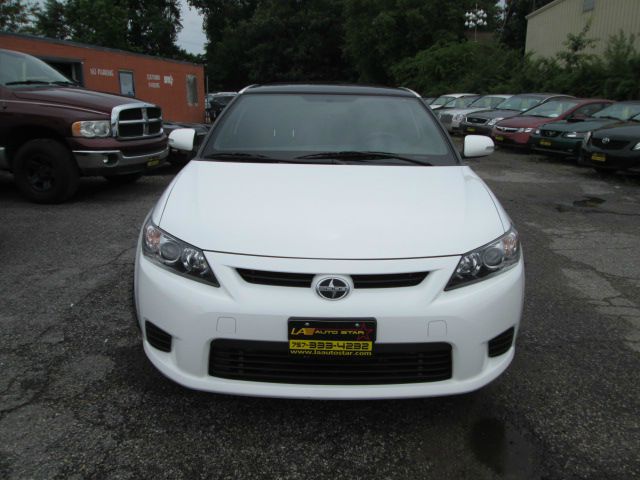 Scion tC 2011 photo 4