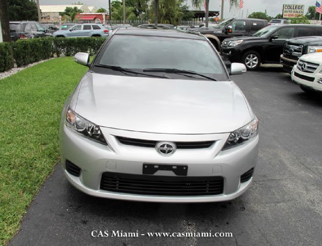 Scion tC 2012 photo 2