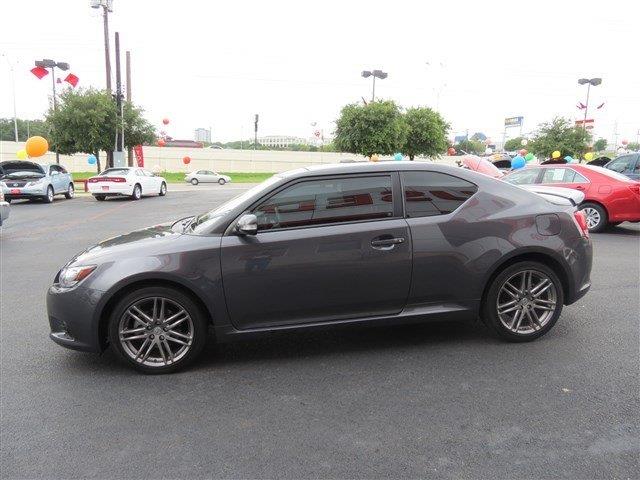 Scion tC 2012 photo 9