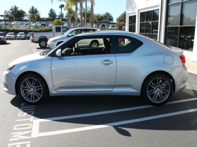 Scion tC 2013 photo 5