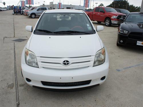 Scion xA 2004 photo 3