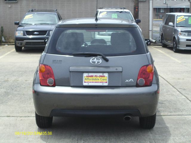 Scion xA 2004 photo 3