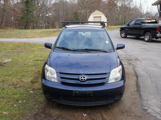 Scion xA 2004 photo 1