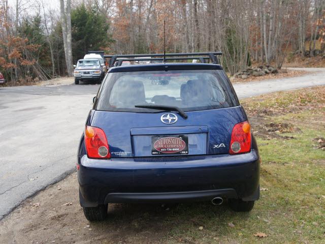 Scion xA 2004 photo 5