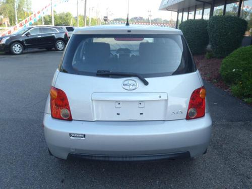 Scion xA 2004 photo 3