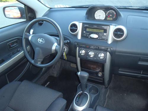 Scion xA 2004 photo 5