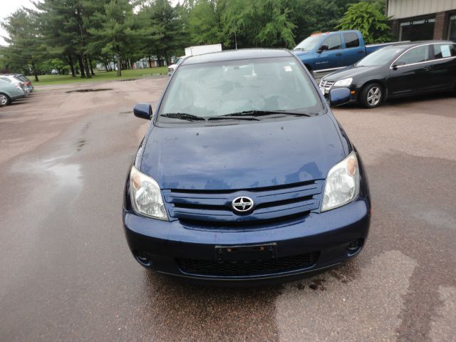 Scion xA 2004 photo 1