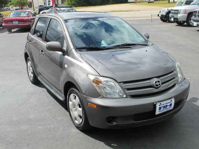 Scion xA 2005 photo 3