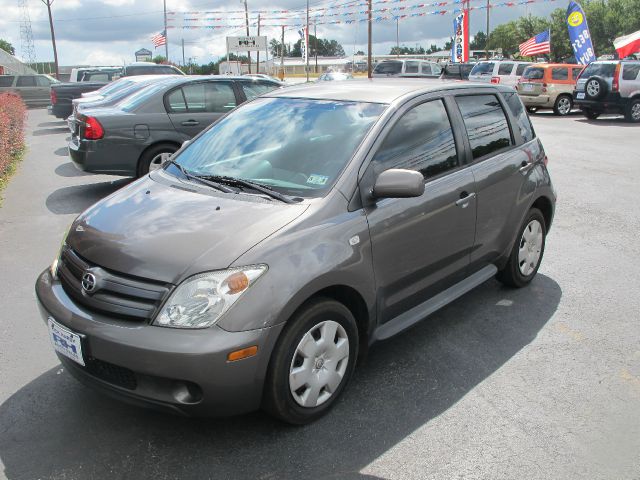 Scion xA 2005 photo 4