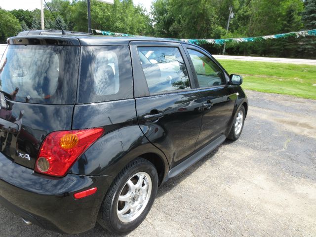 Scion xA 2005 photo 1