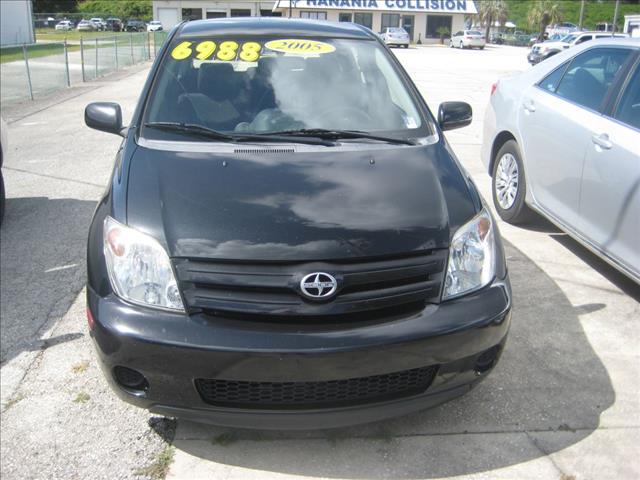 Scion xA 2005 photo 1