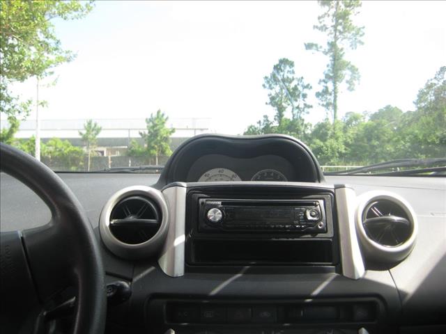 Scion xA 2005 photo 4