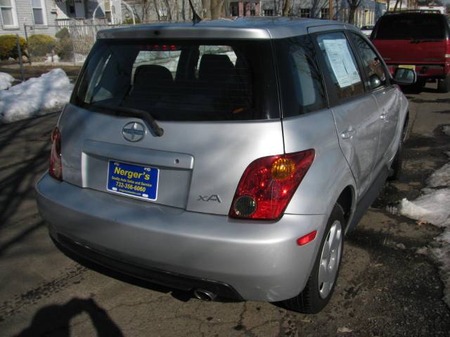 Scion xA 2005 photo 2