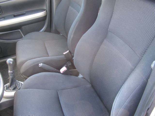 Scion xA 2005 photo 3