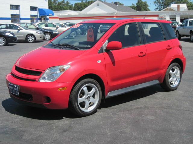 Scion xA 2005 photo 1