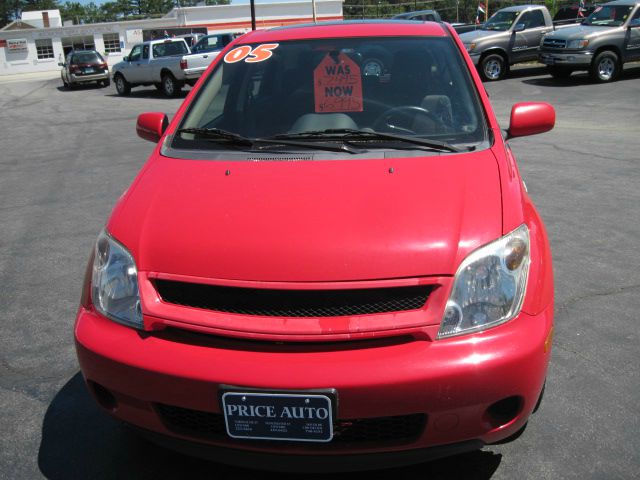 Scion xA 2005 photo 4