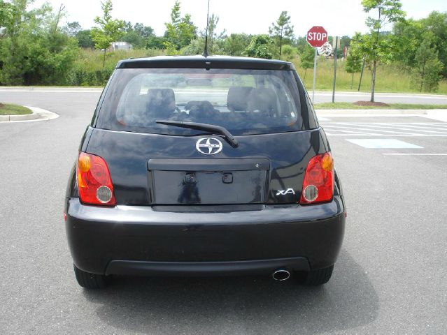 Scion xA 2005 photo 4