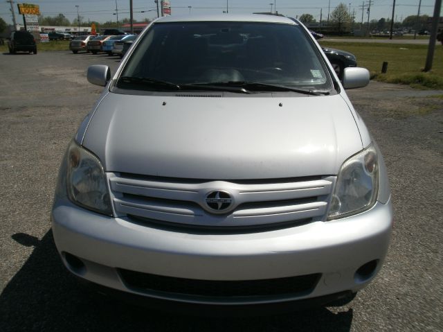 Scion xA 2005 photo 4