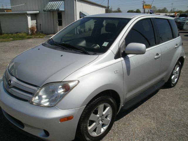 Scion xA 2005 photo 9