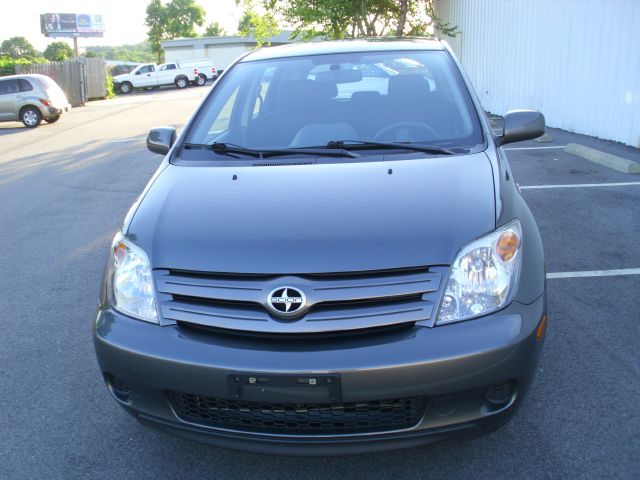 Scion xA 2005 photo 1