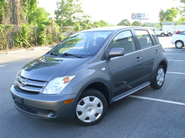 Scion xA 2005 photo 3