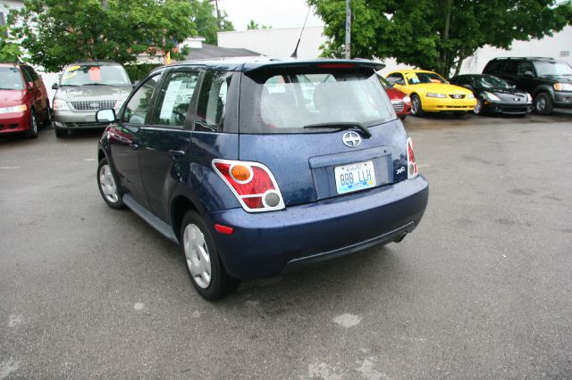 Scion xA 2005 photo 3